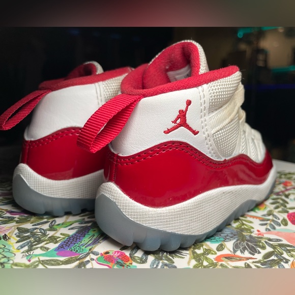 Toddler Jordan 11 - Picture 13 of 16